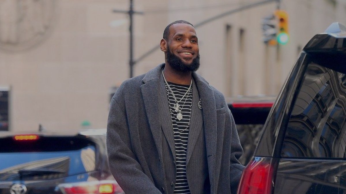 LeBron James becomes first active NBA player to enter the billionaire club
